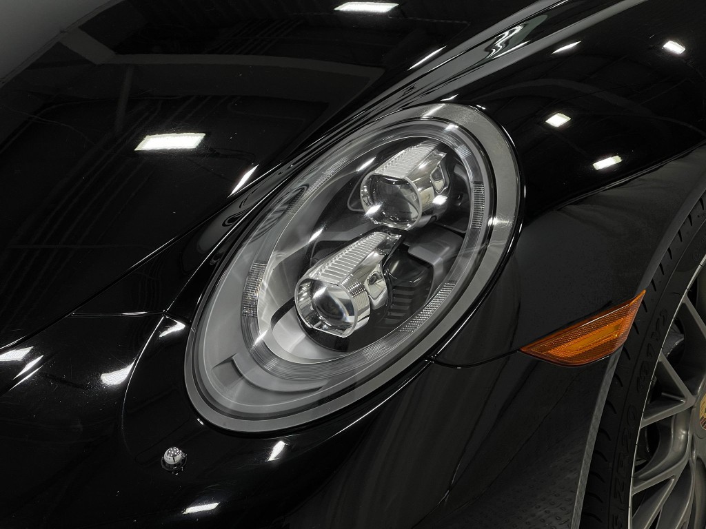 2017 Porsche 911 Image 32