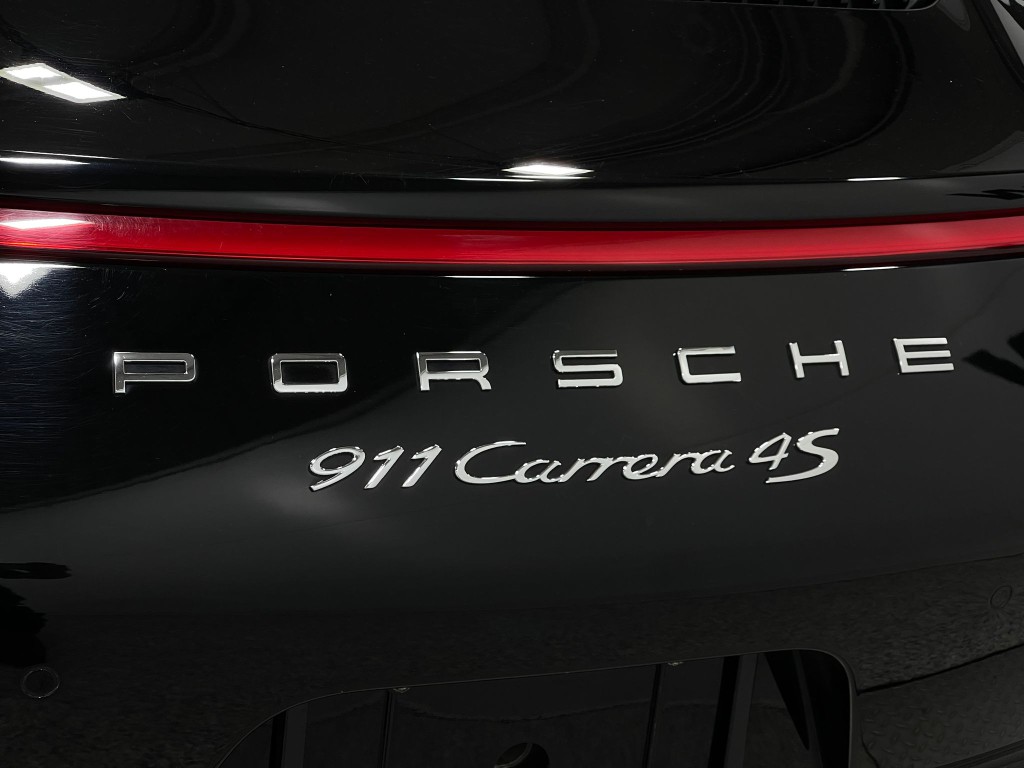 2017 Porsche 911 Image 38