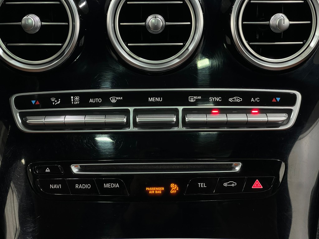 2017 Mercedes-Benz C-Class Image 24