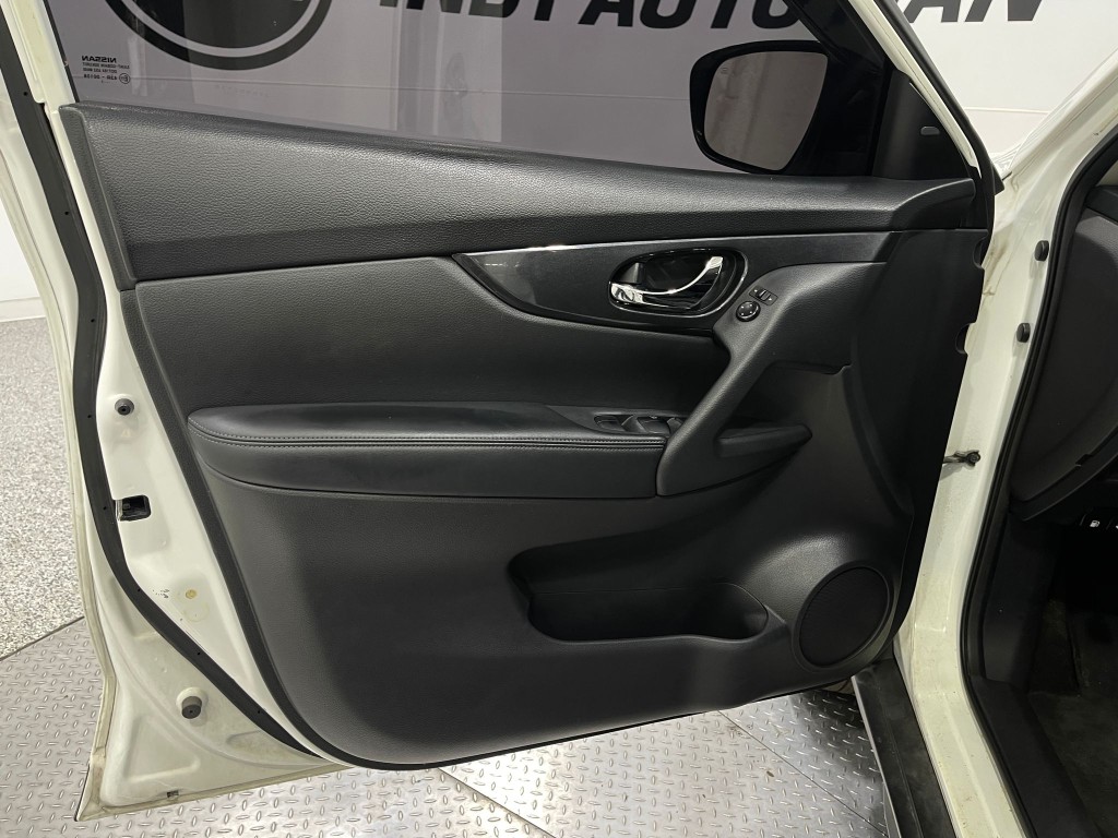 2017 Nissan Rogue Image 13