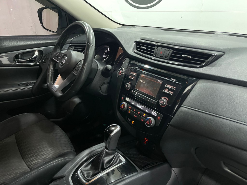 2017 Nissan Rogue Image 18