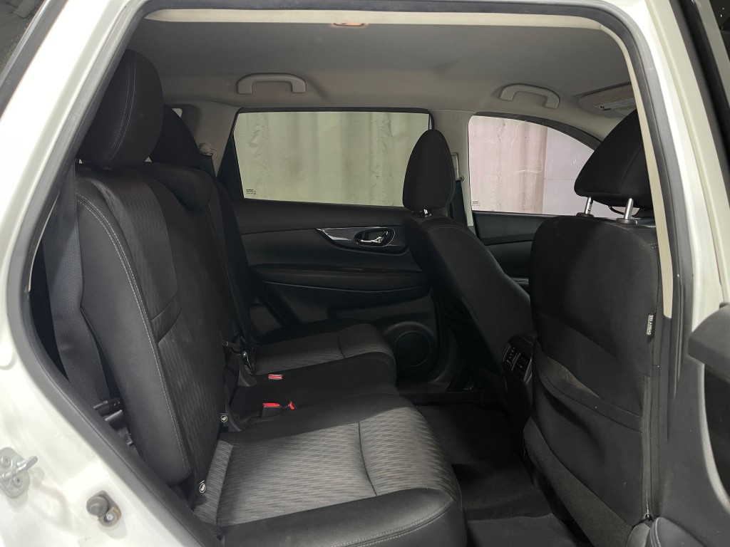 2017 Nissan Rogue Image 28