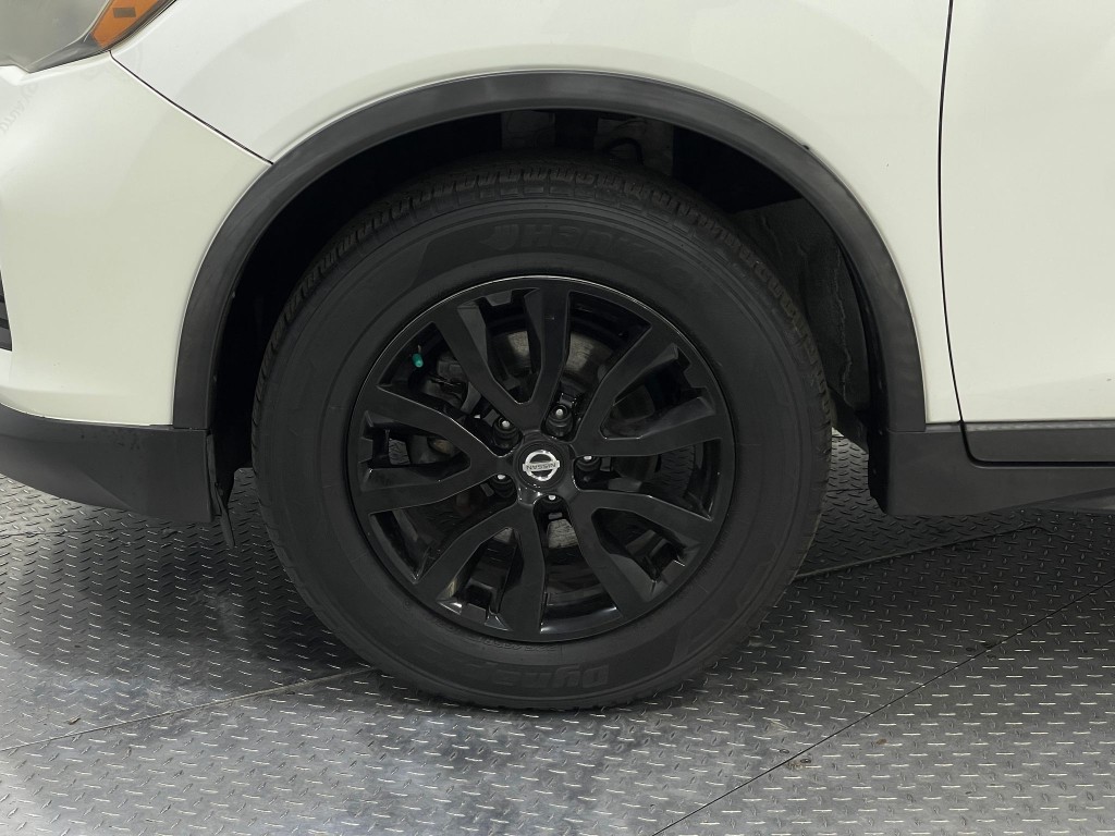 2017 Nissan Rogue Image 32
