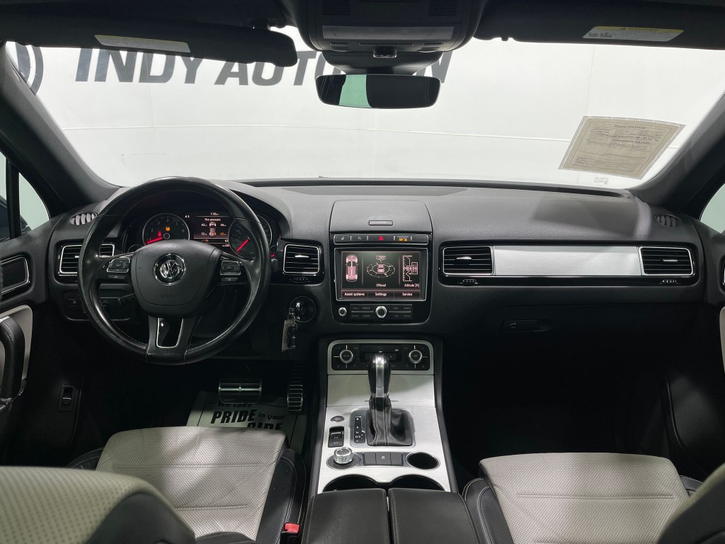 2017 Volkswagen Touareg Image 19