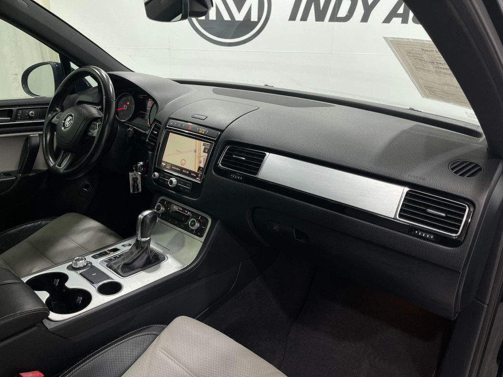 2017 Volkswagen Touareg Image 20