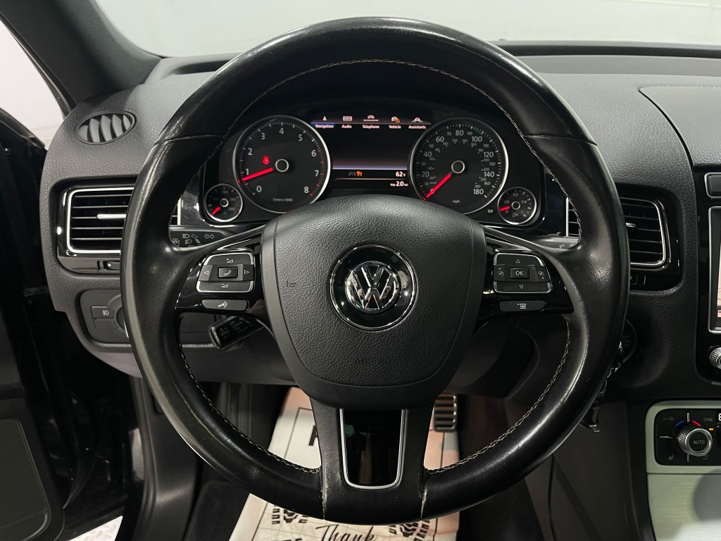 2017 Volkswagen Touareg Image 23