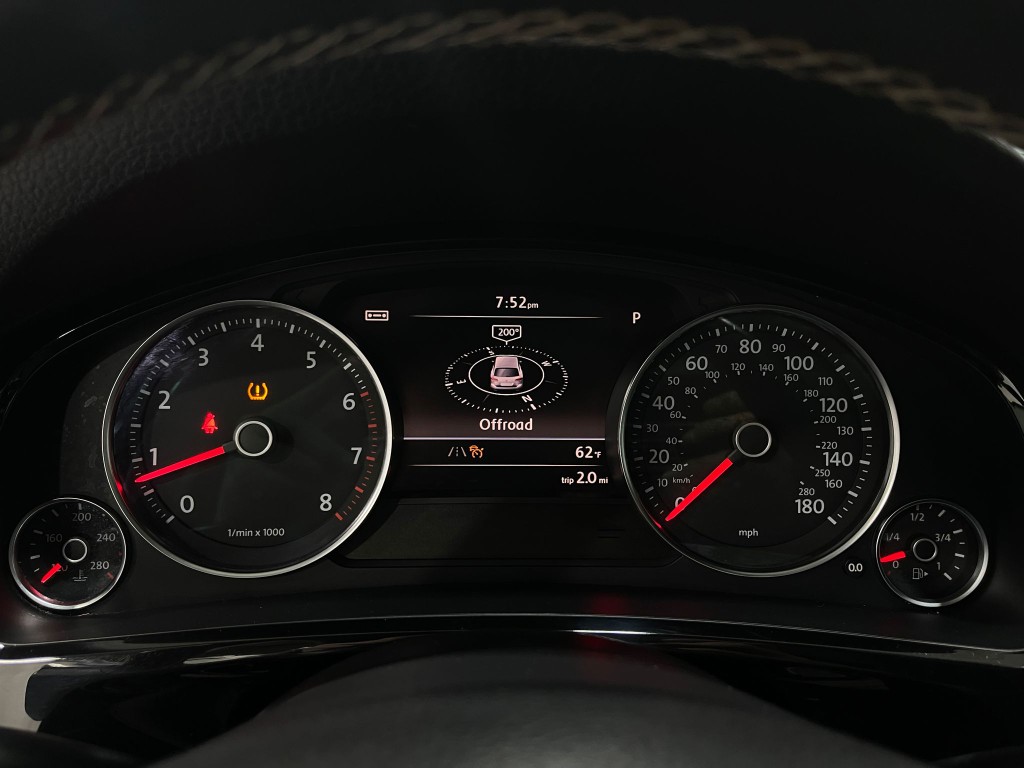 2017 Volkswagen Touareg Image 24