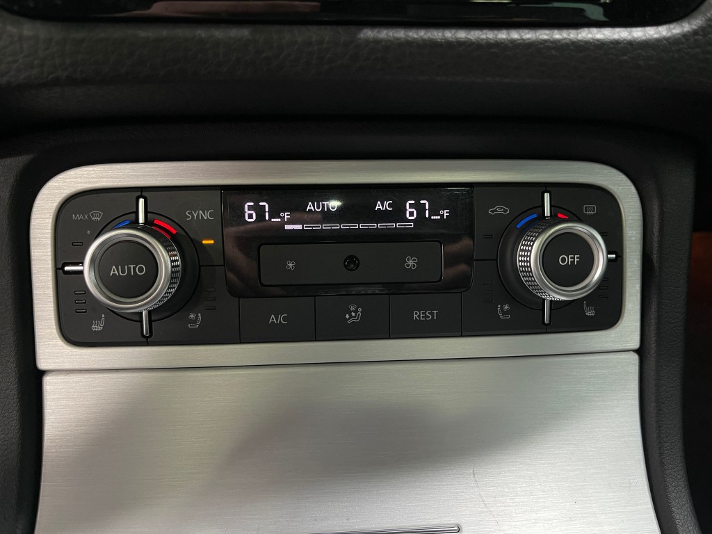 2017 Volkswagen Touareg Image 26