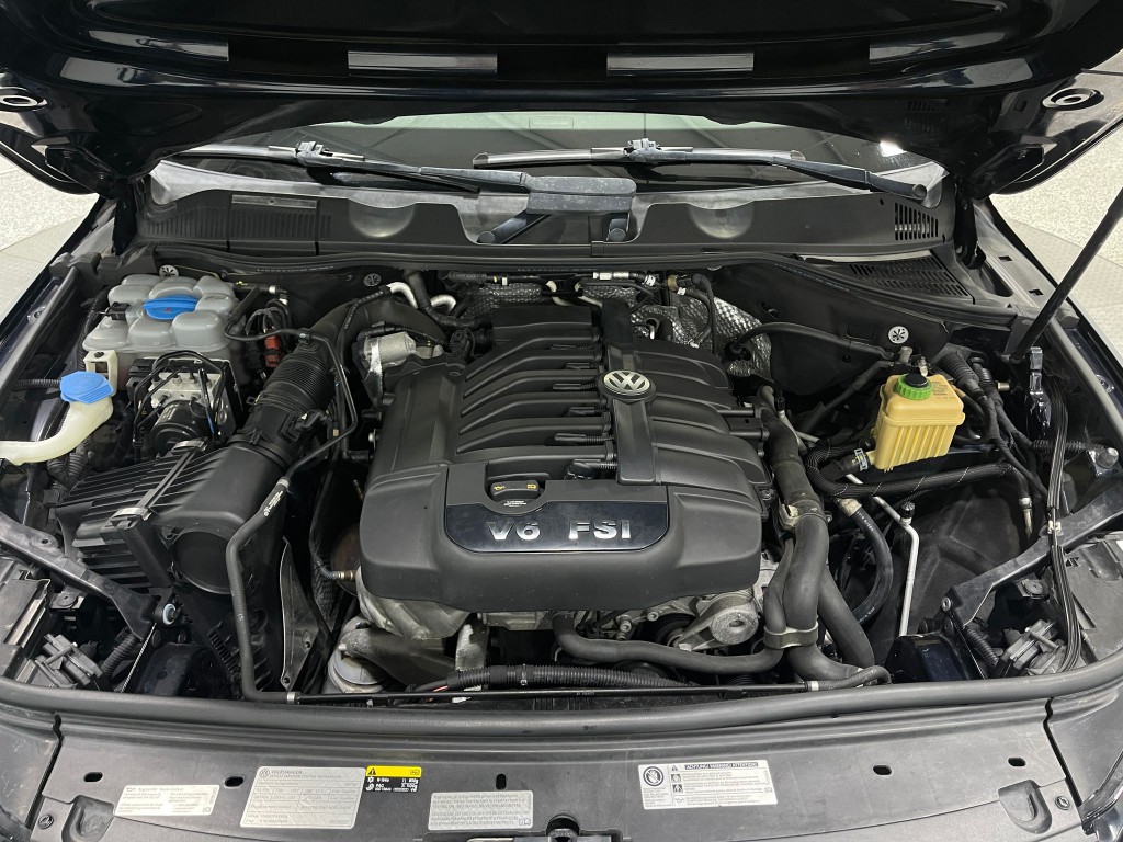 2017 Volkswagen Touareg Image 27