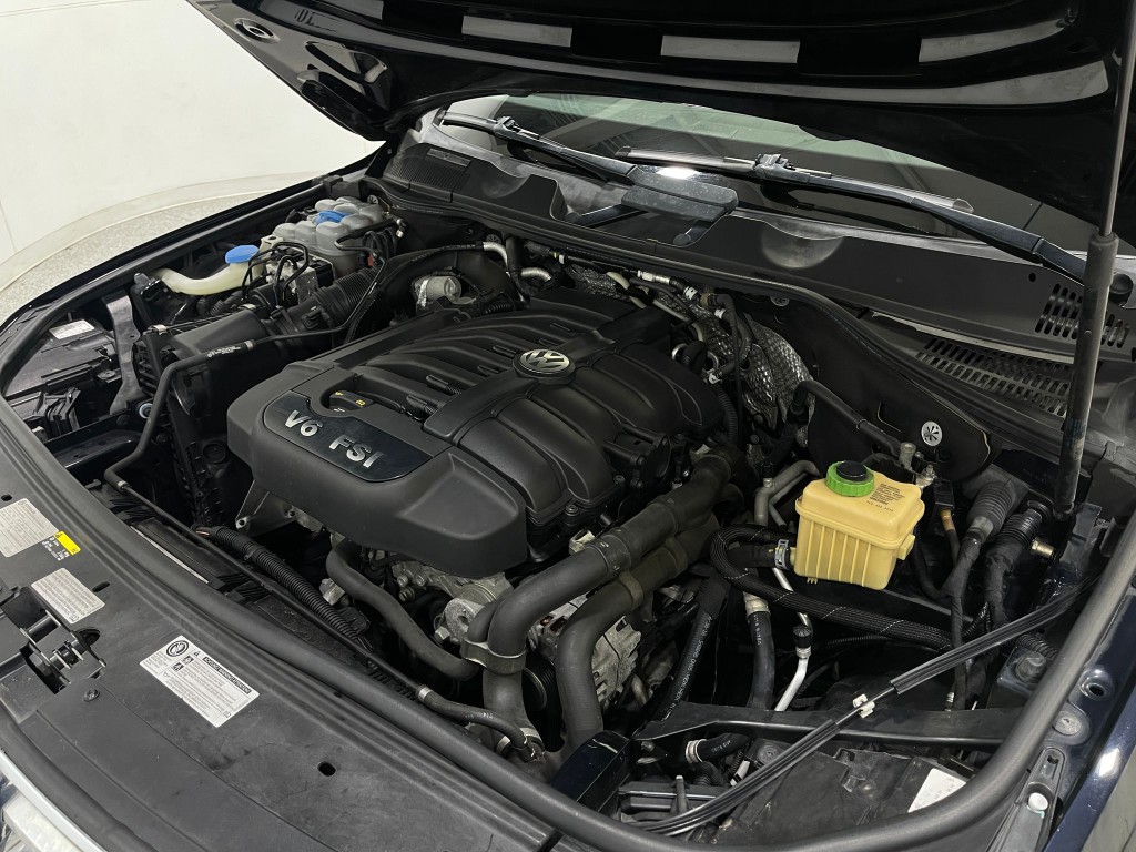 2017 Volkswagen Touareg Image 28