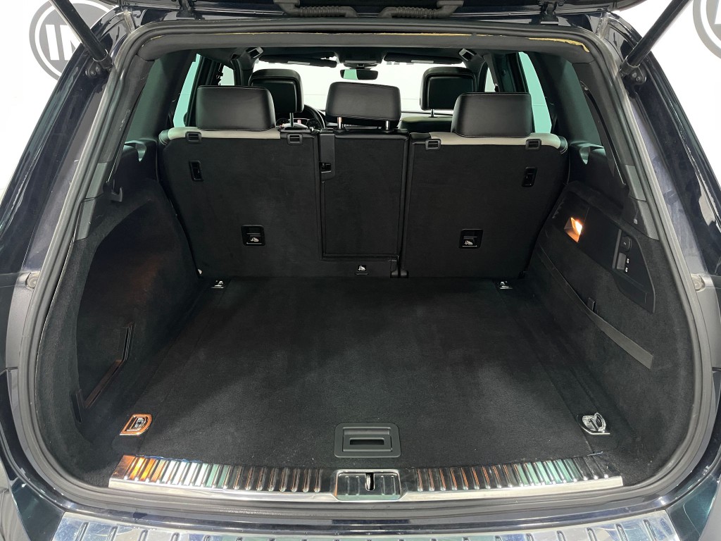 2017 Volkswagen Touareg Image 29