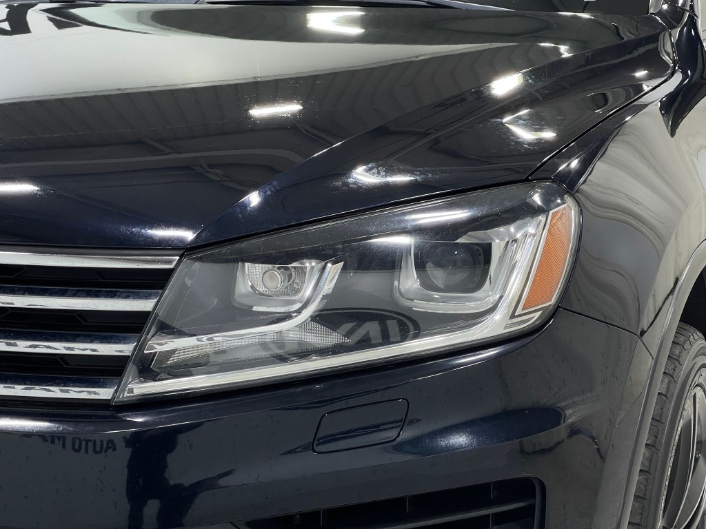 2017 Volkswagen Touareg Image 34