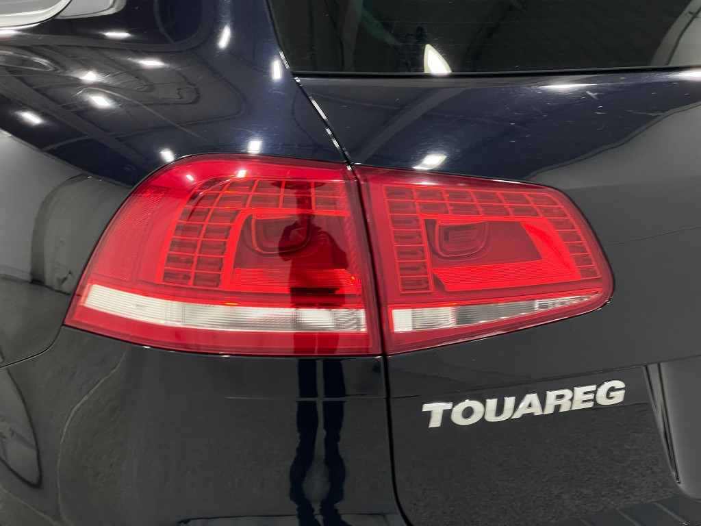 2017 Volkswagen Touareg Image 35