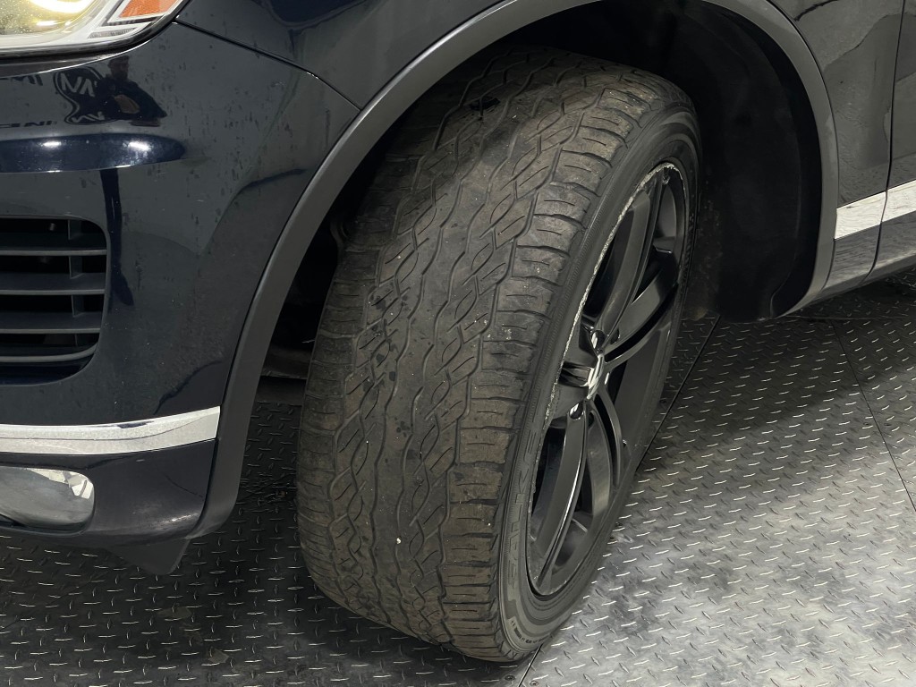 2017 Volkswagen Touareg Image 37