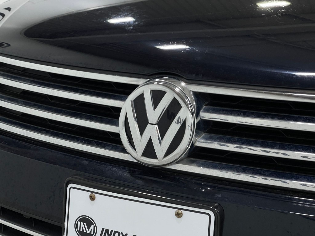 2017 Volkswagen Touareg Image 39