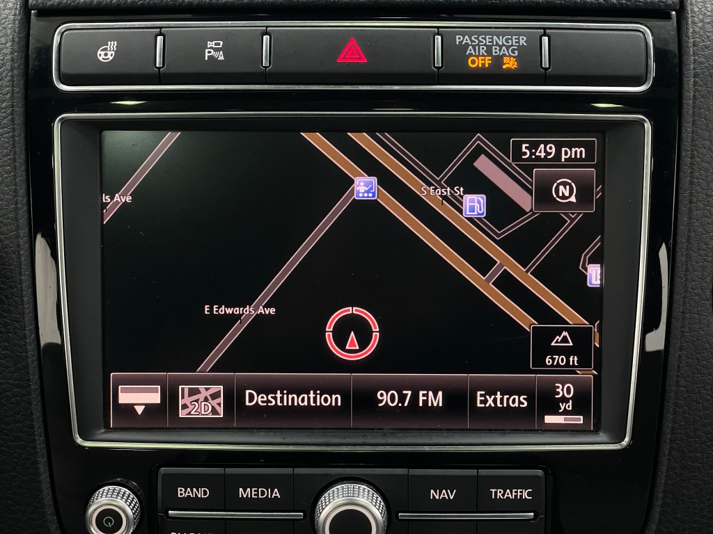 2017 Volkswagen Touareg Image 10