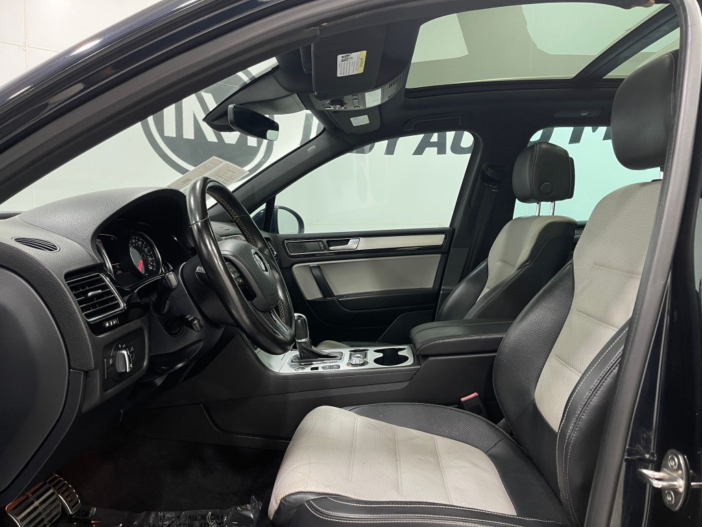 2017 Volkswagen Touareg Image 13