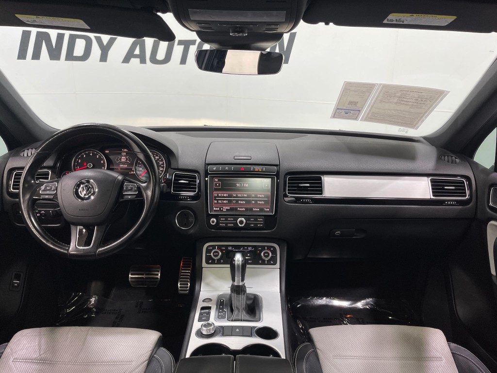 2017 Volkswagen Touareg Image 19