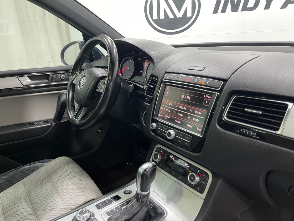 2017 Volkswagen Touareg Image 20