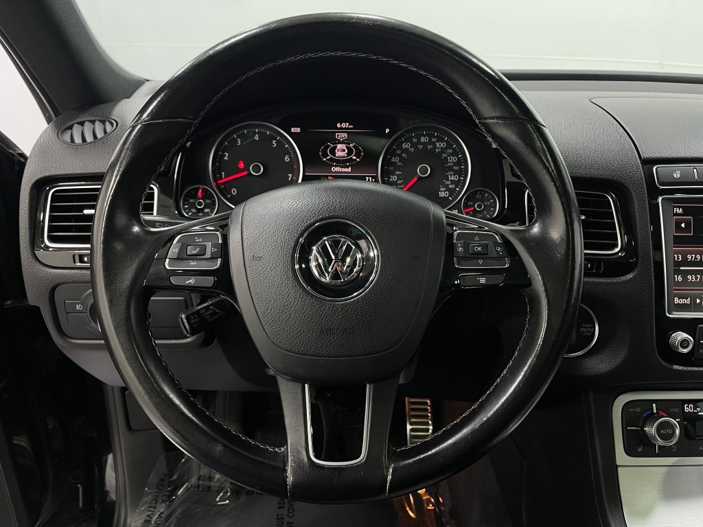 2017 Volkswagen Touareg Image 22