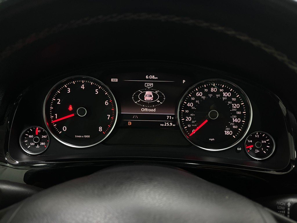 2017 Volkswagen Touareg Image 23