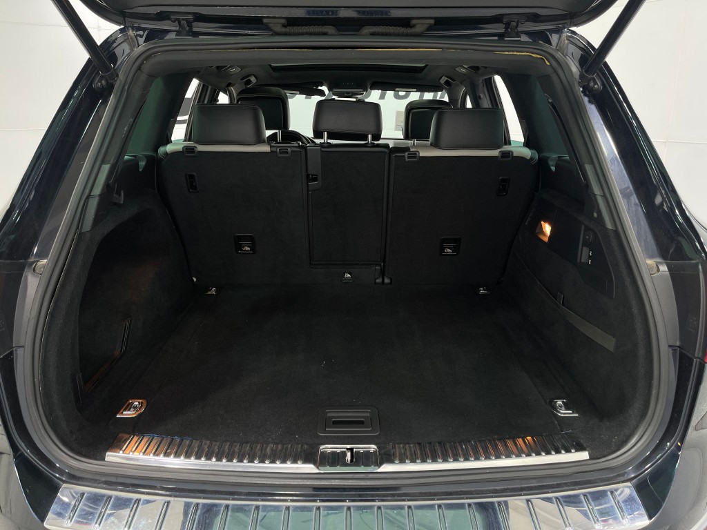 2017 Volkswagen Touareg Image 25