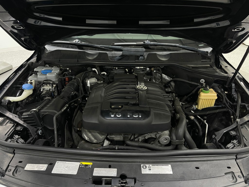 2017 Volkswagen Touareg Image 26