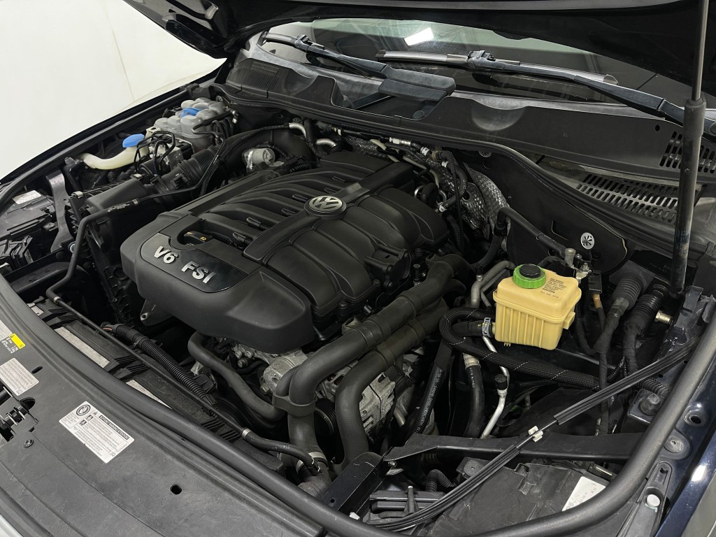 2017 Volkswagen Touareg Image 27