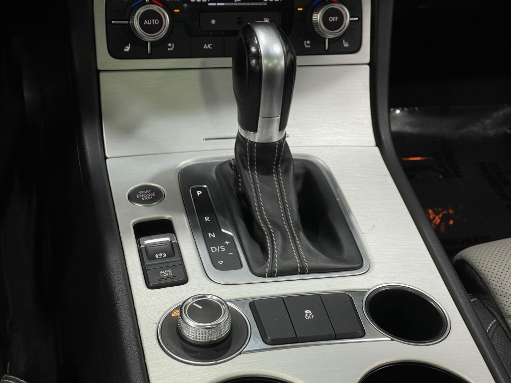 2017 Volkswagen Touareg Image 29