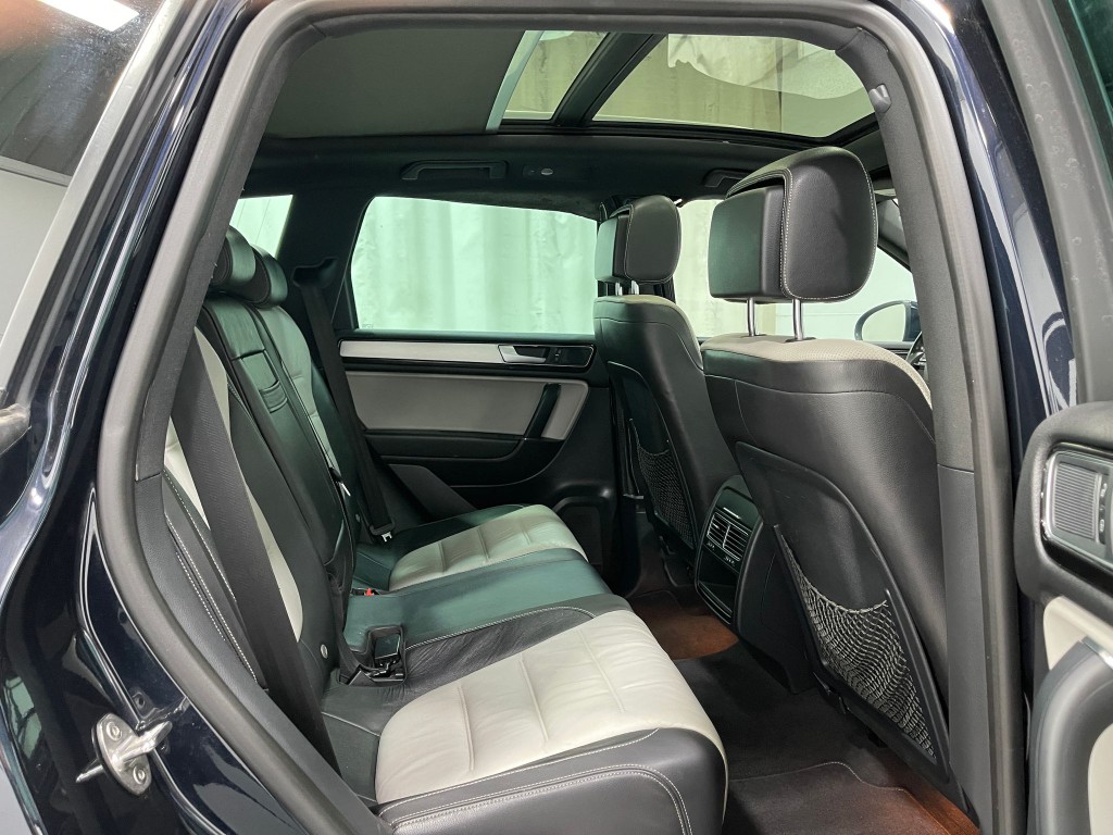 2017 Volkswagen Touareg Image 31