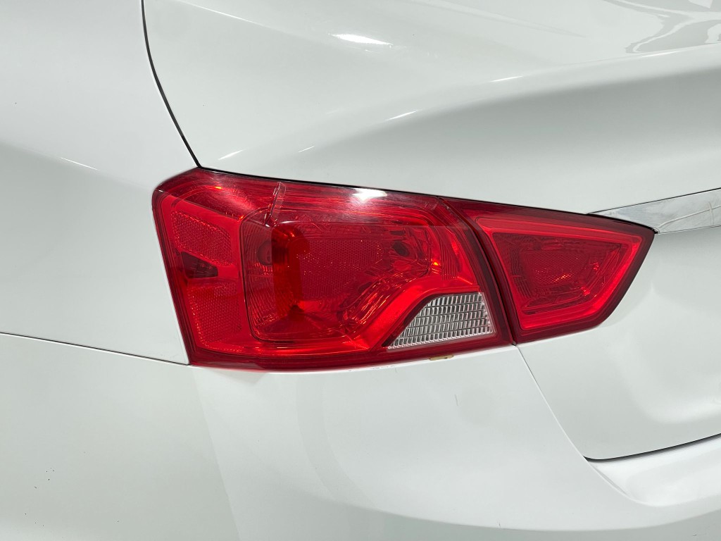 2017 Chevrolet Impala Image 31