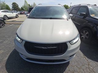 2021 Chrysler Pacifica Image 2