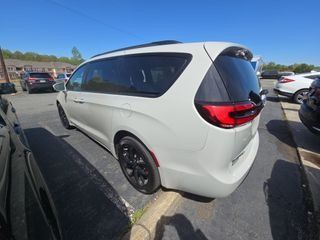 2021 Chrysler Pacifica Image 6
