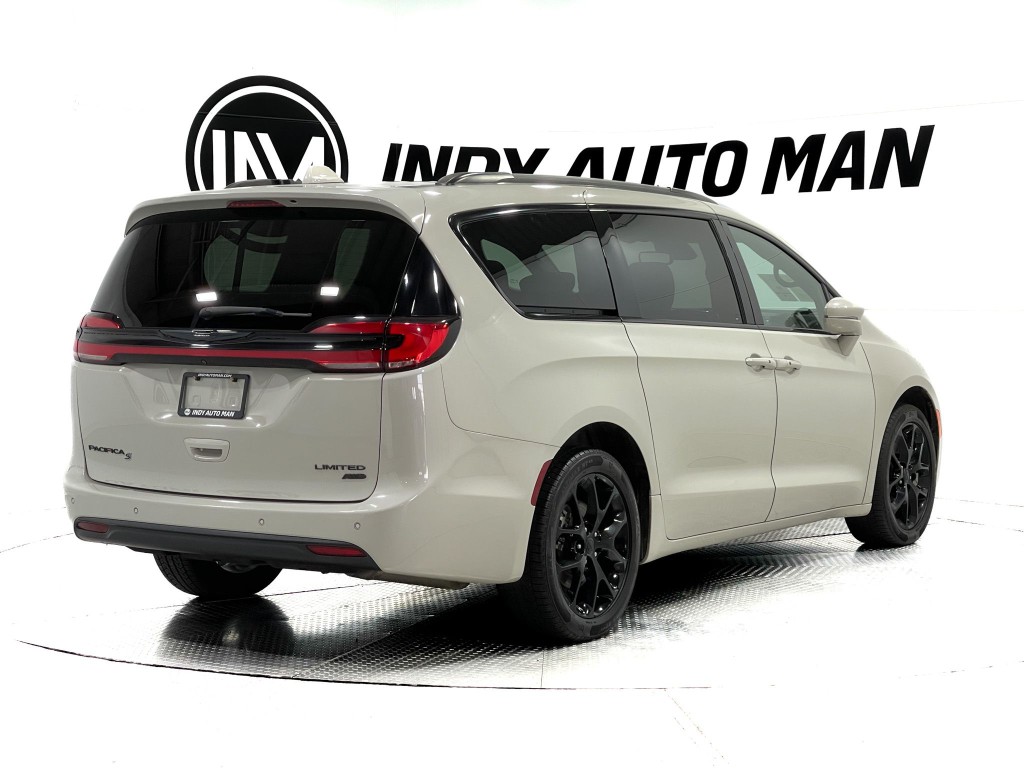 2021 Chrysler Pacifica Image 4