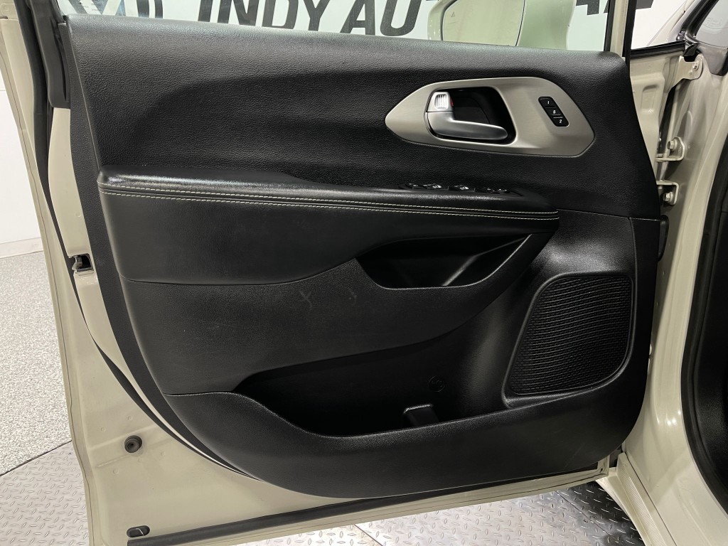 2021 Chrysler Pacifica Image 15