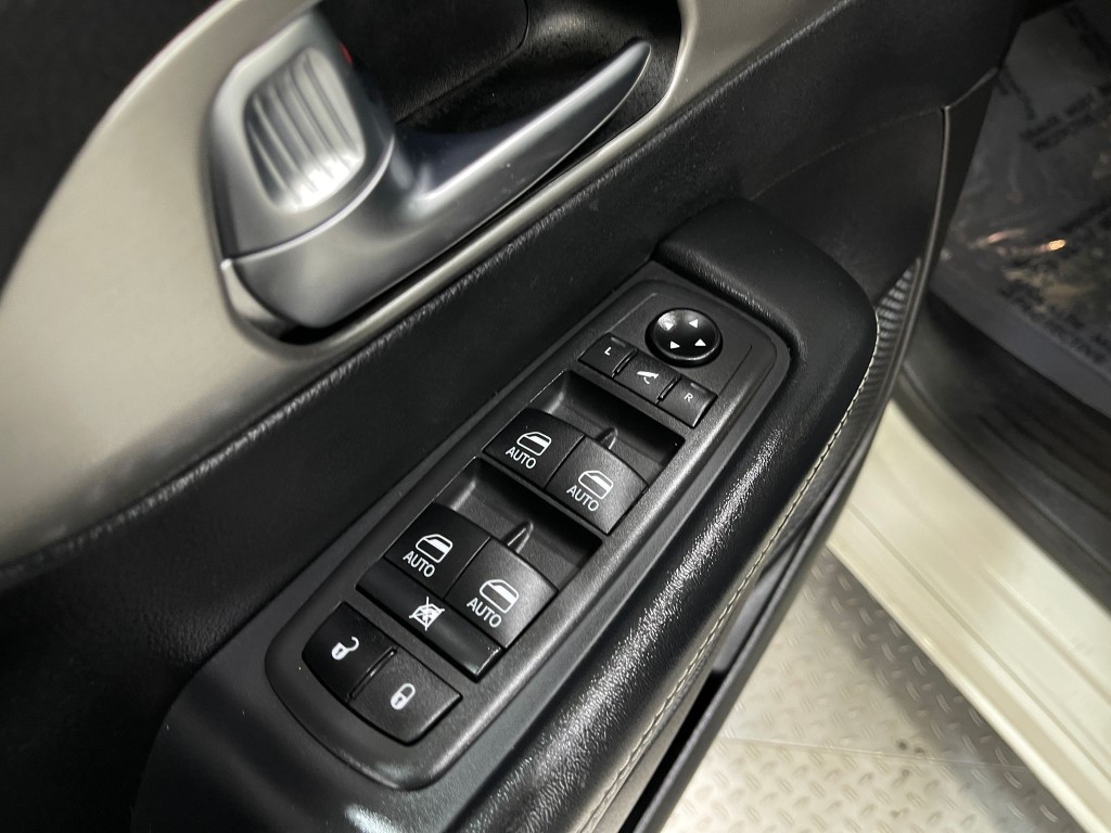 2021 Chrysler Pacifica Image 16