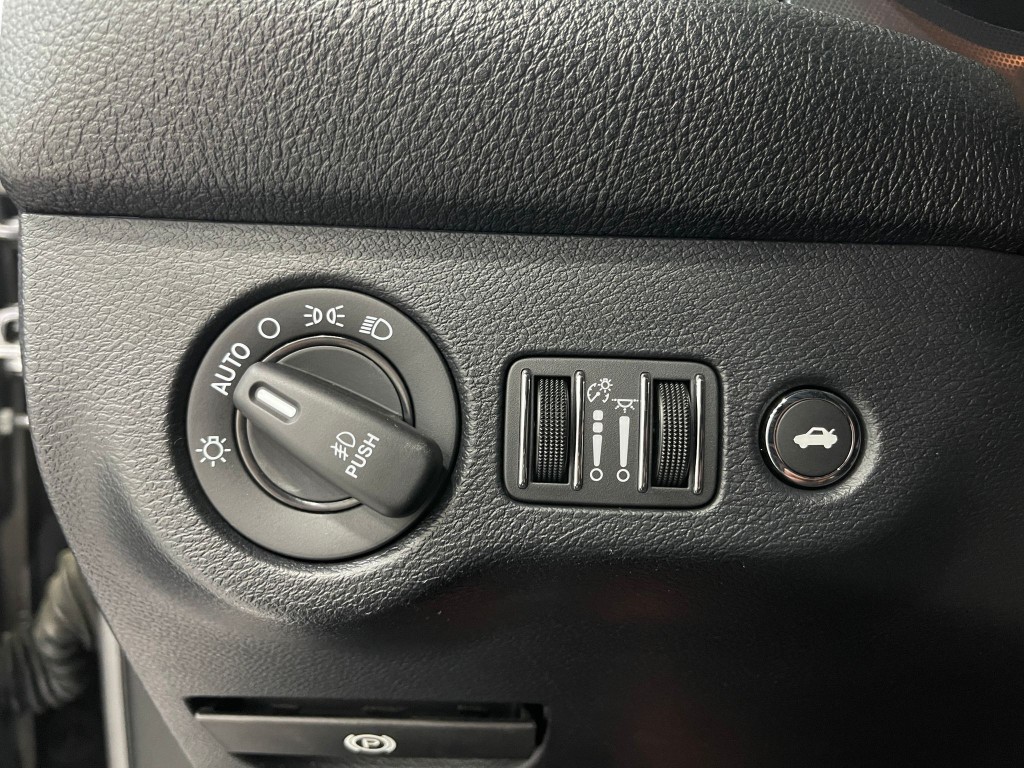 2018 Dodge Challenger Image 22