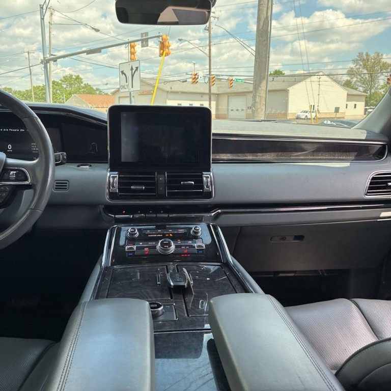 2019 Lincoln Navigator Image 8