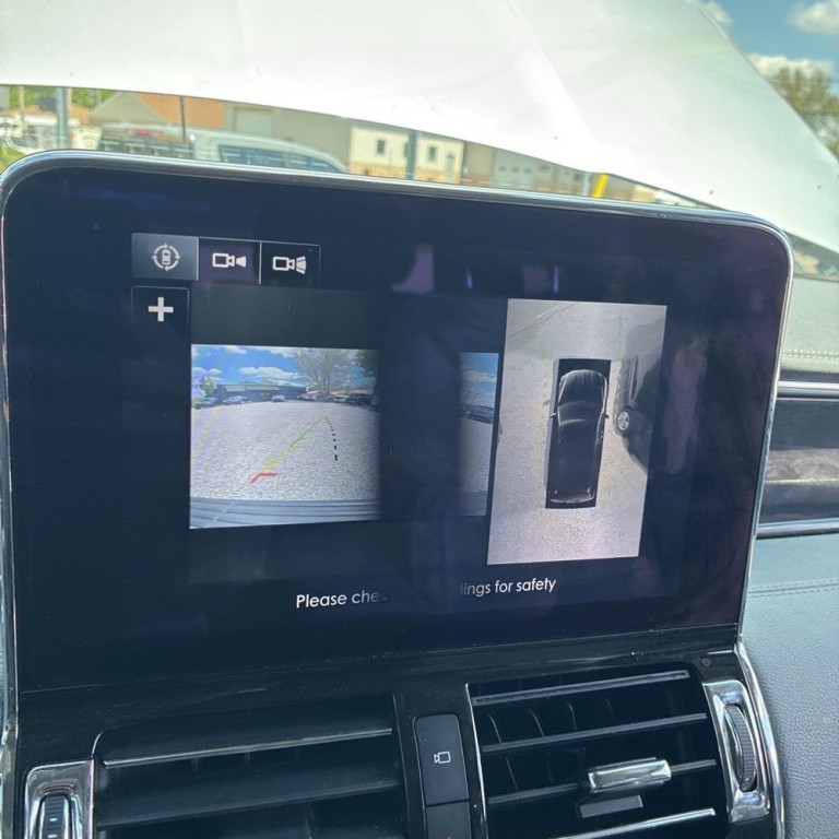 2019 Lincoln Navigator Image 9