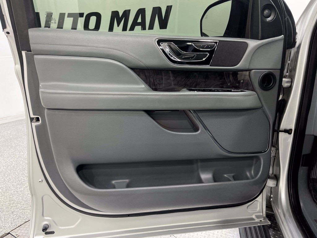 2019 Lincoln Navigator Image 14