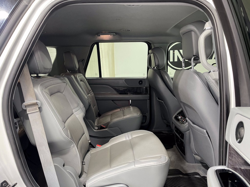 2019 Lincoln Navigator Image 32