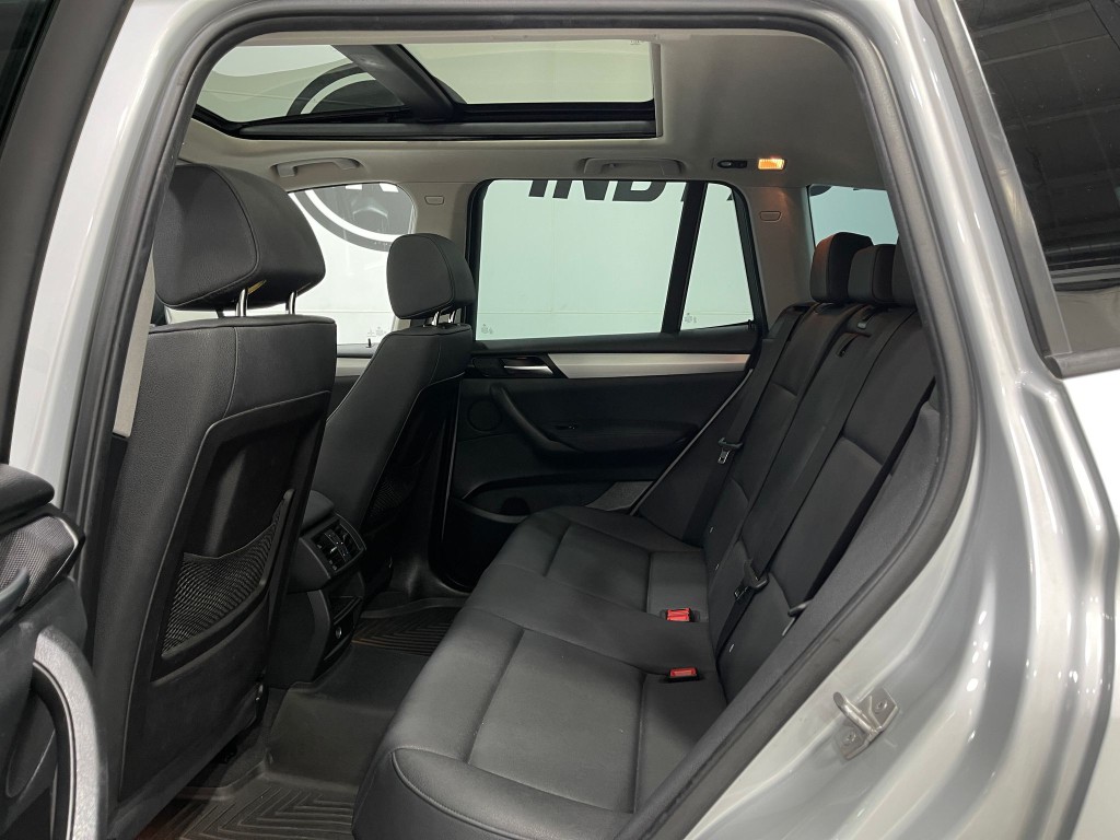 2017 BMW X3 Image 30