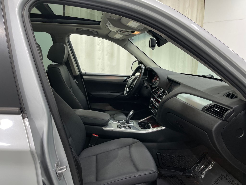 2017 BMW X3 Image 32