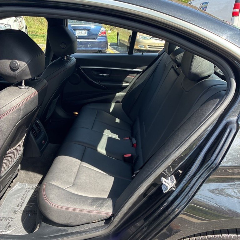 2017 BMW 3 Series Image 13