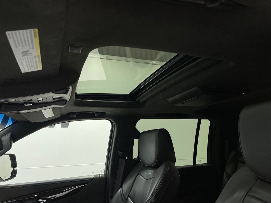 2017 Cadillac Escalade Image 13