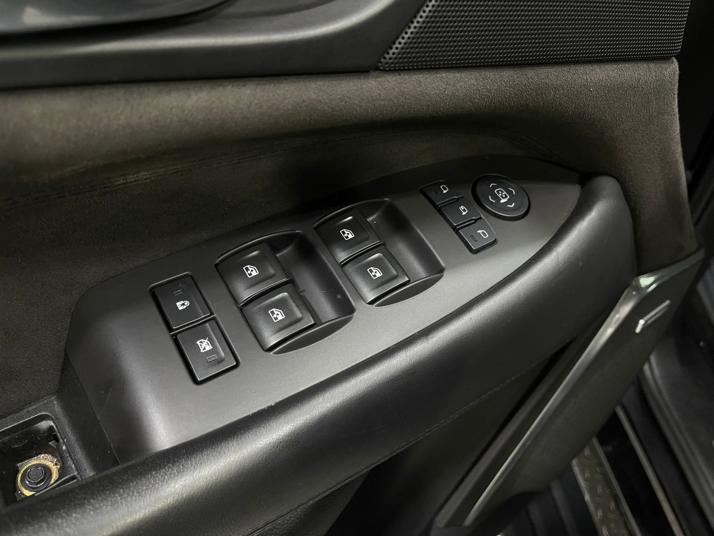 2017 Cadillac Escalade Image 17
