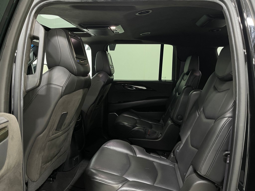 2017 Cadillac Escalade Image 30