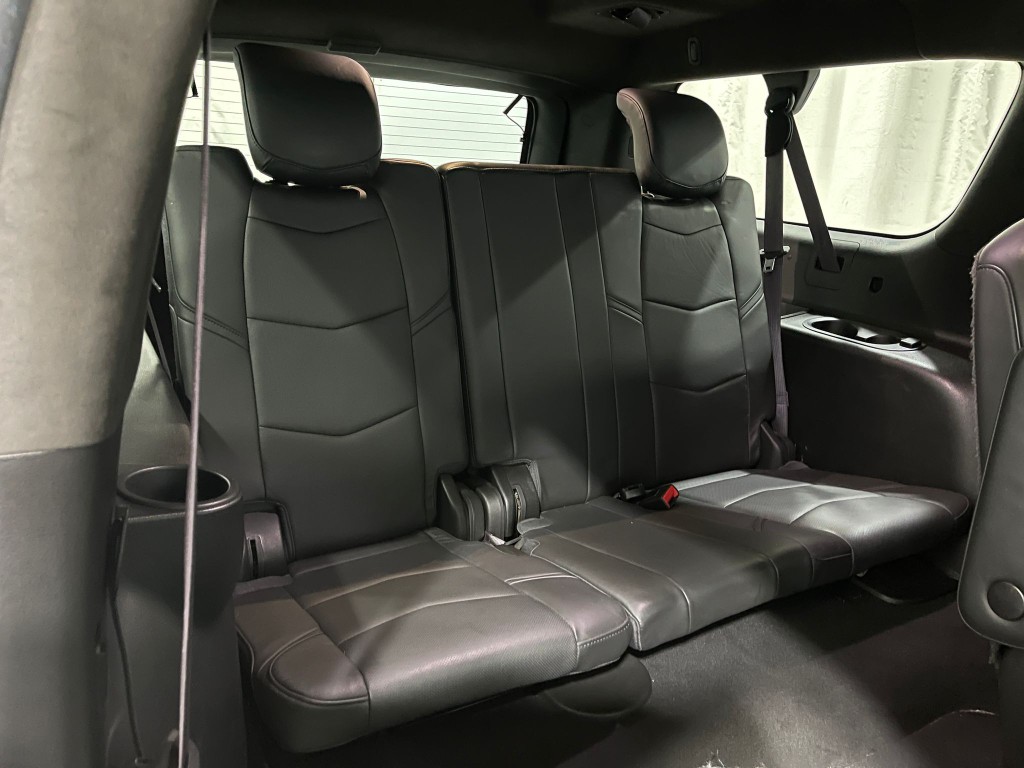 2017 Cadillac Escalade Image 32