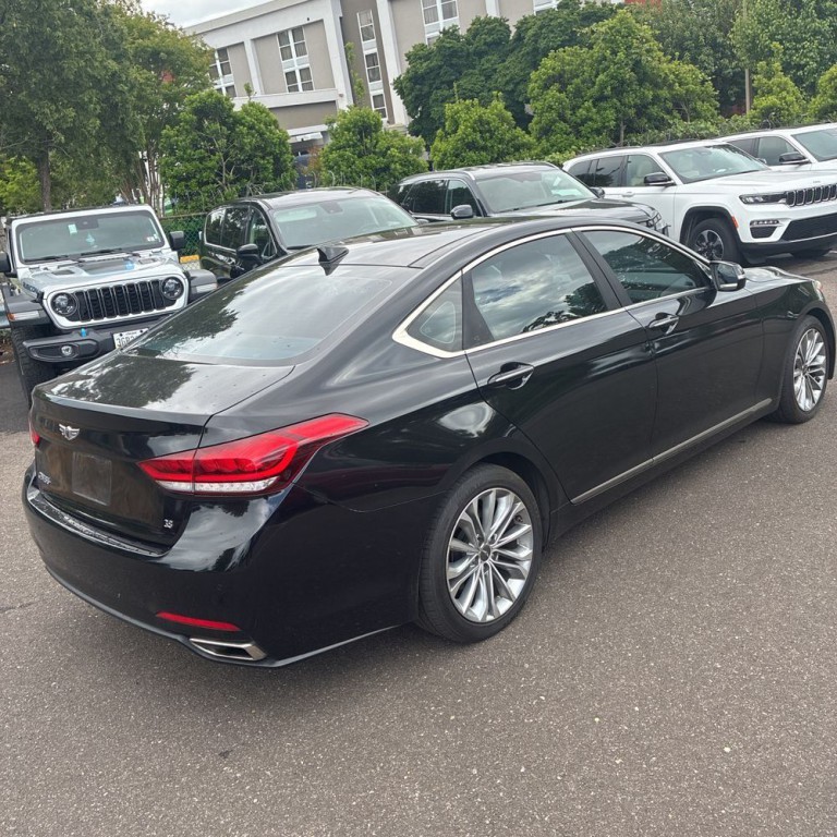 2016 Hyundai Genesis Image 3