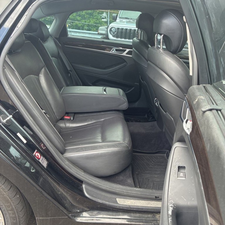 2016 Hyundai Genesis Image 13